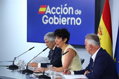 25/08/2026. Rueda de prensa tras el Consejo de Ministros. Los ministros Fernando Grande-Marlaska, Elma Saiz y Ángel Víctor Torres, en la rue...