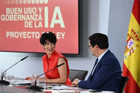 26/05/2026. Consejo de Ministros: Elma Saiz y Óscar López. La ministra de Inclusión, Seguridad Social y Migraciones, y portavoz del Gobierno...