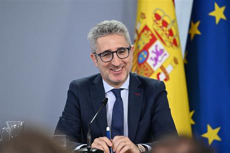 28/04/2026. Consejo de Ministros: Espana. El ministro de Hacienda, Arcadi España, durante la rueda de prensa posterior al Consejo de Ministros