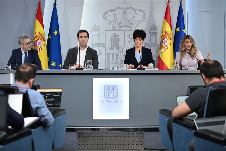 Arcadi España, Carlos Cuerpo, Elma Saiz y Yolanda Díaz durante la rueda de prensa tras el Consejo de Ministros