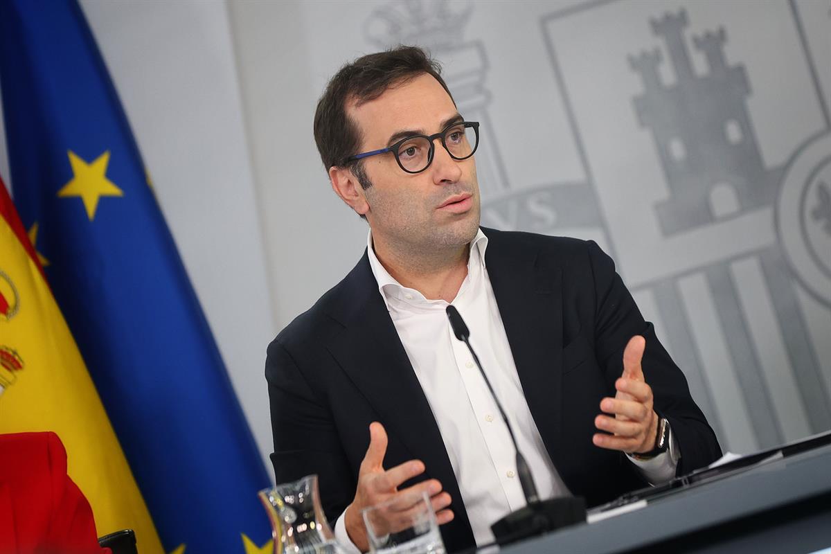 29/09/2026. Rueda de prensa tras el Consejo de Ministros. El vicepresidente primero y ministro de Economía, Comercio y Empresa, Carlos Cuerp...