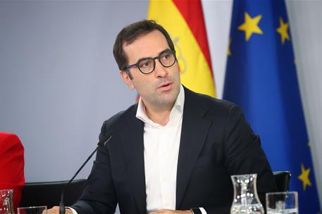 29/09/2026. Rueda de prensa tras el Consejo de Ministros. El vicepresidente primero y ministro de Economía, Comercio y Empresa, Carlos Cuerp...