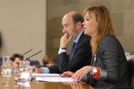 13/05/2011. Consejo de Ministros: Alfredo Pérez Rubalcaba y Leire Pajín. El vicepresidente primero, ministro del Interior y portavoz del Gob...
