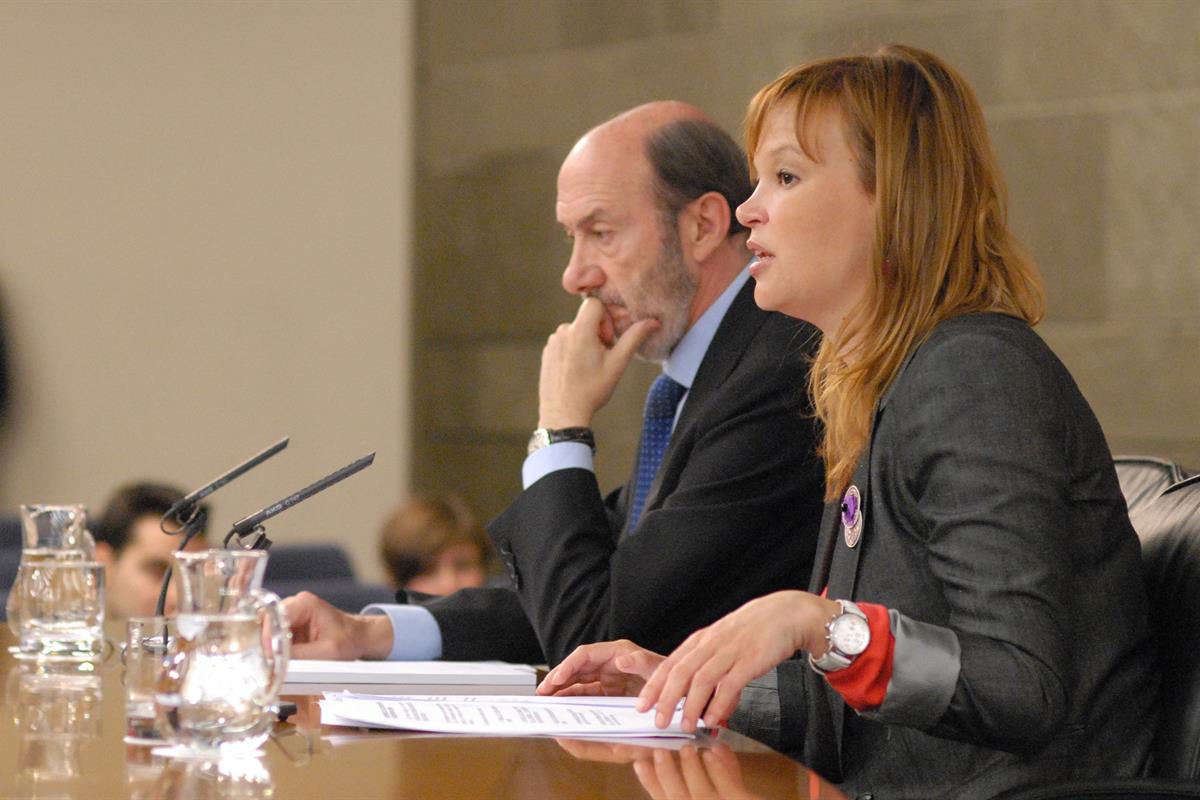 13/05/2011. Consejo de Ministros: Alfredo Pérez Rubalcaba y Leire Pajín. El vicepresidente primero, ministro del Interior y portavoz del Gob...