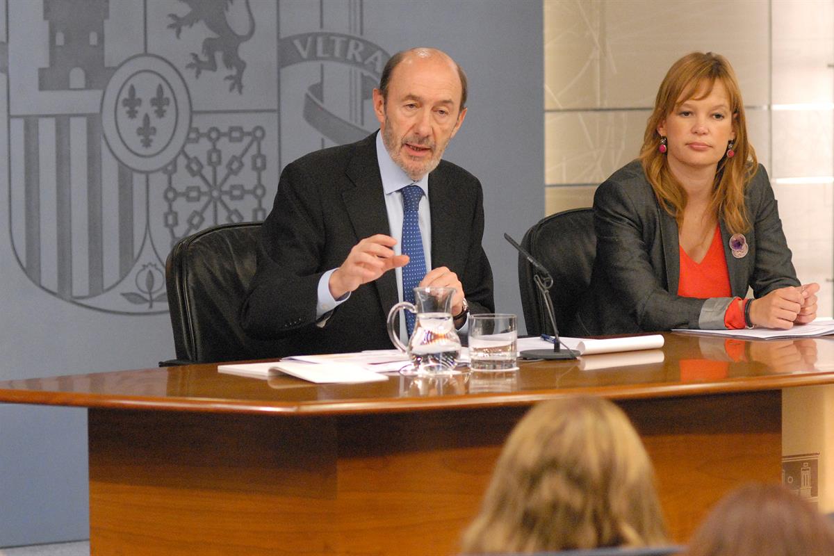13/05/2011. Consejo de Ministros: Alfredo Pérez Rubalcaba y Leire Pajín. El vicepresidente primero, ministro del Interior y portavoz del Gob...