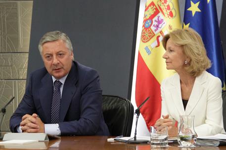 19/08/2011. Consejo de Ministros: José Blanco y Elena Salgado. El ministro de Fomento y ministro Portavoz del Gobierno, José Blanco, y la vi...
