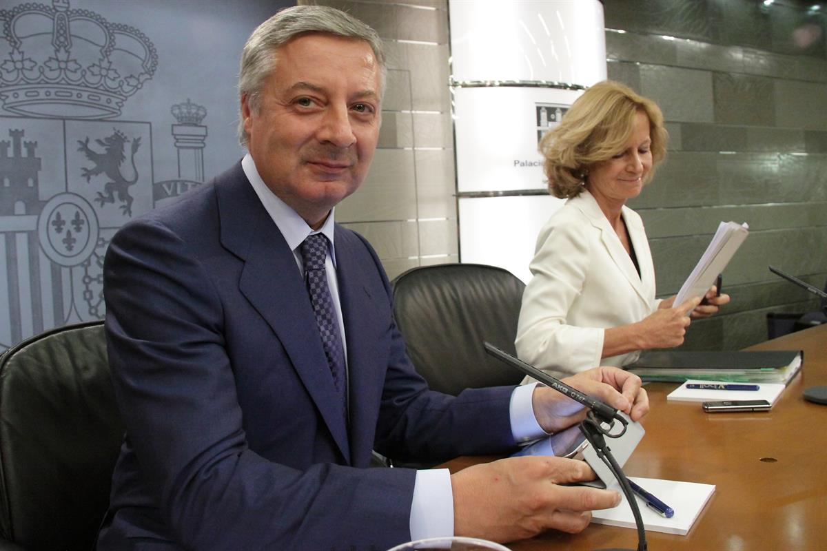 19/08/2011. Consejo de Ministros: José Blanco y Elena Salgado. El ministro de Fomento y ministro Portavoz del Gobierno, José Blanco, y la vi...
