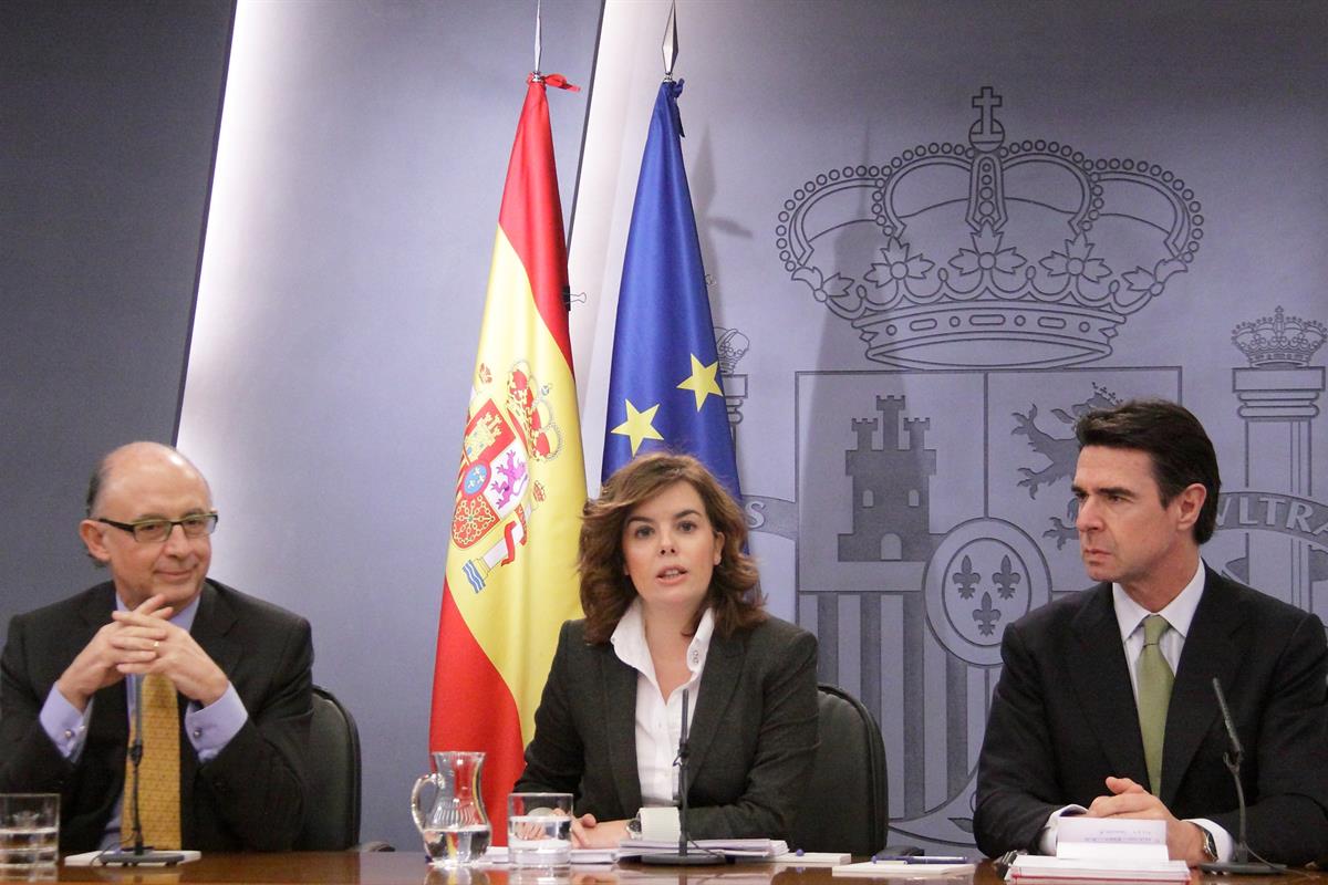 27/01/2012. Consejo de Ministros: Soraya Sáenz, Montoro y Soria. La vicepresidenta del Gobierno, ministra de la Presidencia y Portavoz, Sora...