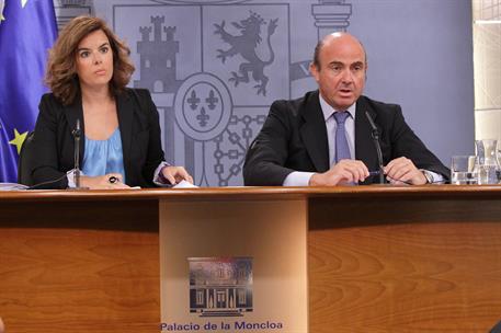 31/08/2012. Consejo de Ministros: Sáenz de Santamaría y De Guindos. La vicepresidenta, ministra de la Presidencia y Portavoz, Soraya Sáenz d...