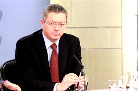 19/07/2013. Consejo de Ministros: Sáenz de Santamaría y Ruiz Gallardón. El ministro de Justicia, Alberto Ruiz-Gallardón, durante la rueda de...