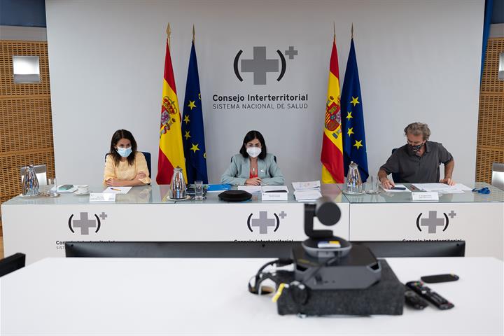 14/07/2021. Reunión del Consejo Interterritorial del Sistema Nacional de Salud. La ministra de Sanidad, Carolina Darias, junto a otros miemb...