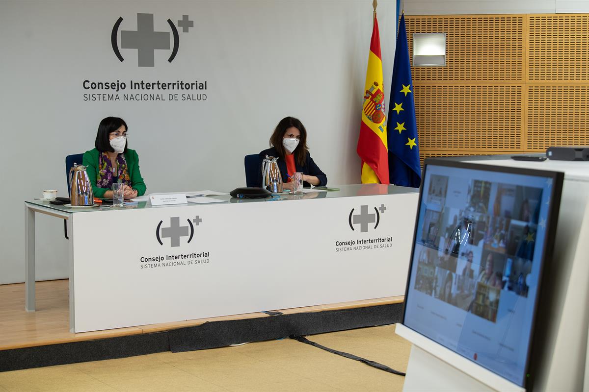 22/03/2021. Reunión del Consejo Interterritorial del Sistema Nacional de Salud. La ministra de Sanidad, Carolina Darias, y la secretaria de ...