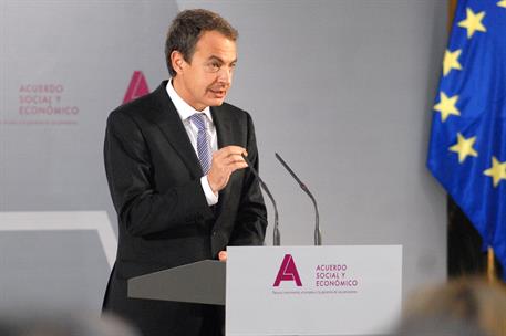 2/02/2011. El presidente preside la firma del Acuerdo Social y Económico. El presidente del Gobierno, José Luis Rodríguez Zapatero, en un mo...