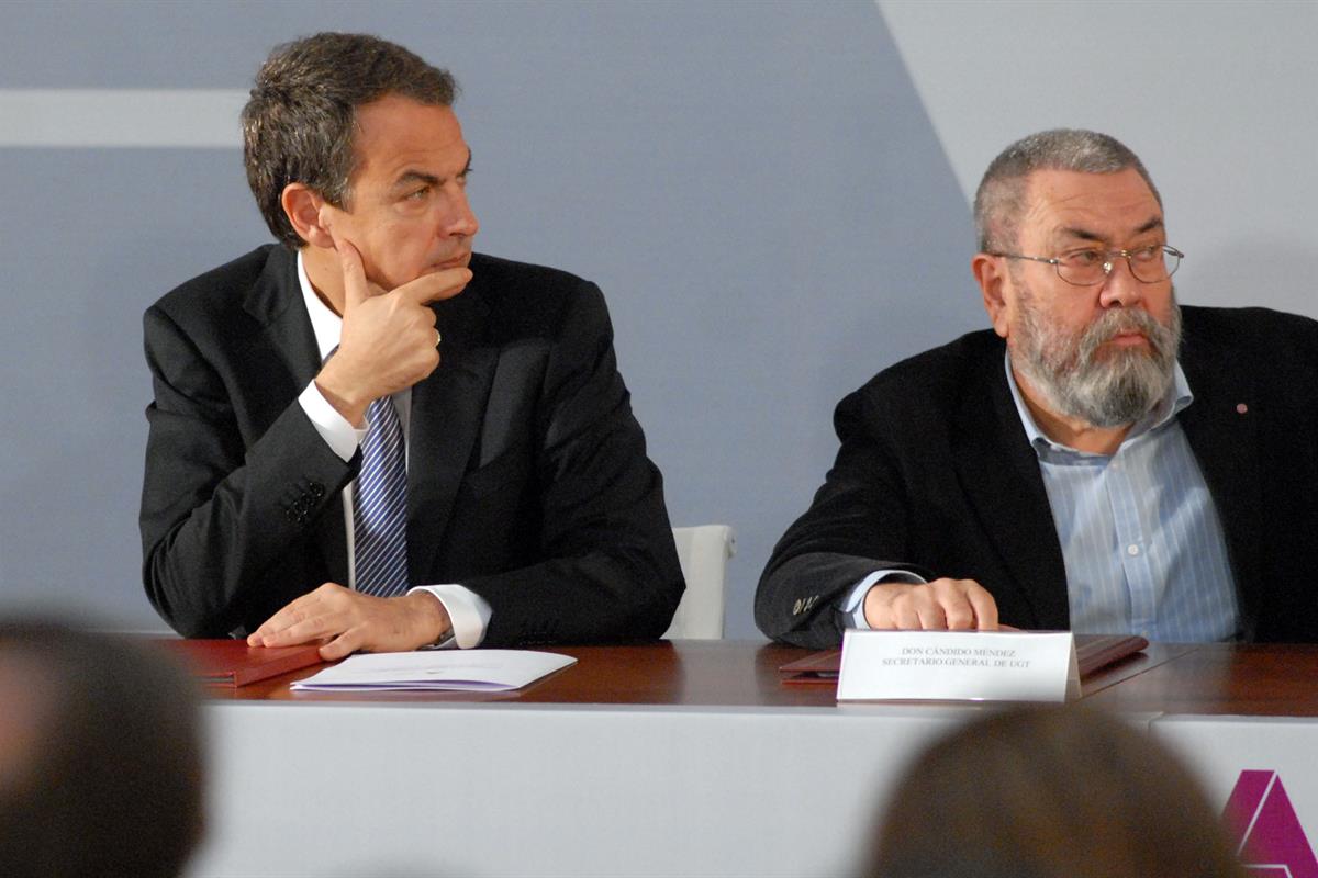 2/02/2011. El presidente preside la firma del Acuerdo Social y Económico. El presidente del Gobierno, José Luis Rodríguez Zapatero, en un mo...