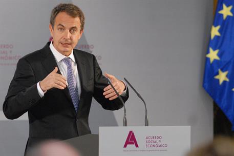 2/02/2011. El presidente preside la firma del Acuerdo Social y Económico. El presidente del Gobierno, José Luis Rodríguez Zapatero, en un mo...