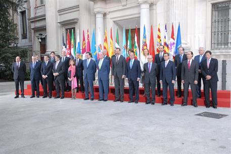 2/10/2012. Mariano Rajoy preside la V Conferencia de Presidentes. Foto de familia de los participantes junto con el príncipe de Asturias y S...