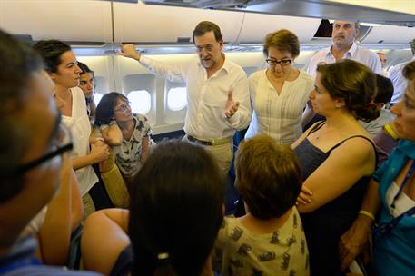 20/06/2012. Mariano Rajoy asiste a la Conferencia "Río+20" en Brasil. El presidente del Gobierno conversa con los periodistas durante el vue...