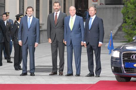 2/10/2012. Mariano Rajoy preside la V Conferencia de Presidentes. El presidente del Gobierno posa junto al príncipe de Asturias, S. M. el re...