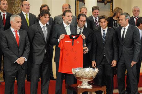 14/02/2012. El presidente recibe al equipo español de tenis ganador de la Copa Davis. El presidente del Gobierno posa con los integrantes de...
