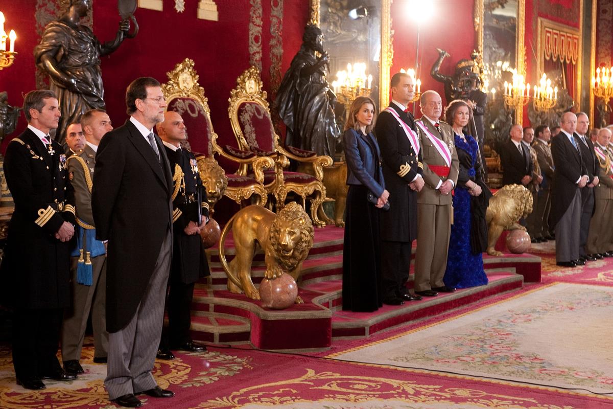 6/01/2012. El presidente asiste a la celebración de la Pascua Militar. El presidente del Gobierno, Mariano Rajoy, junto a Sus Majestades los...