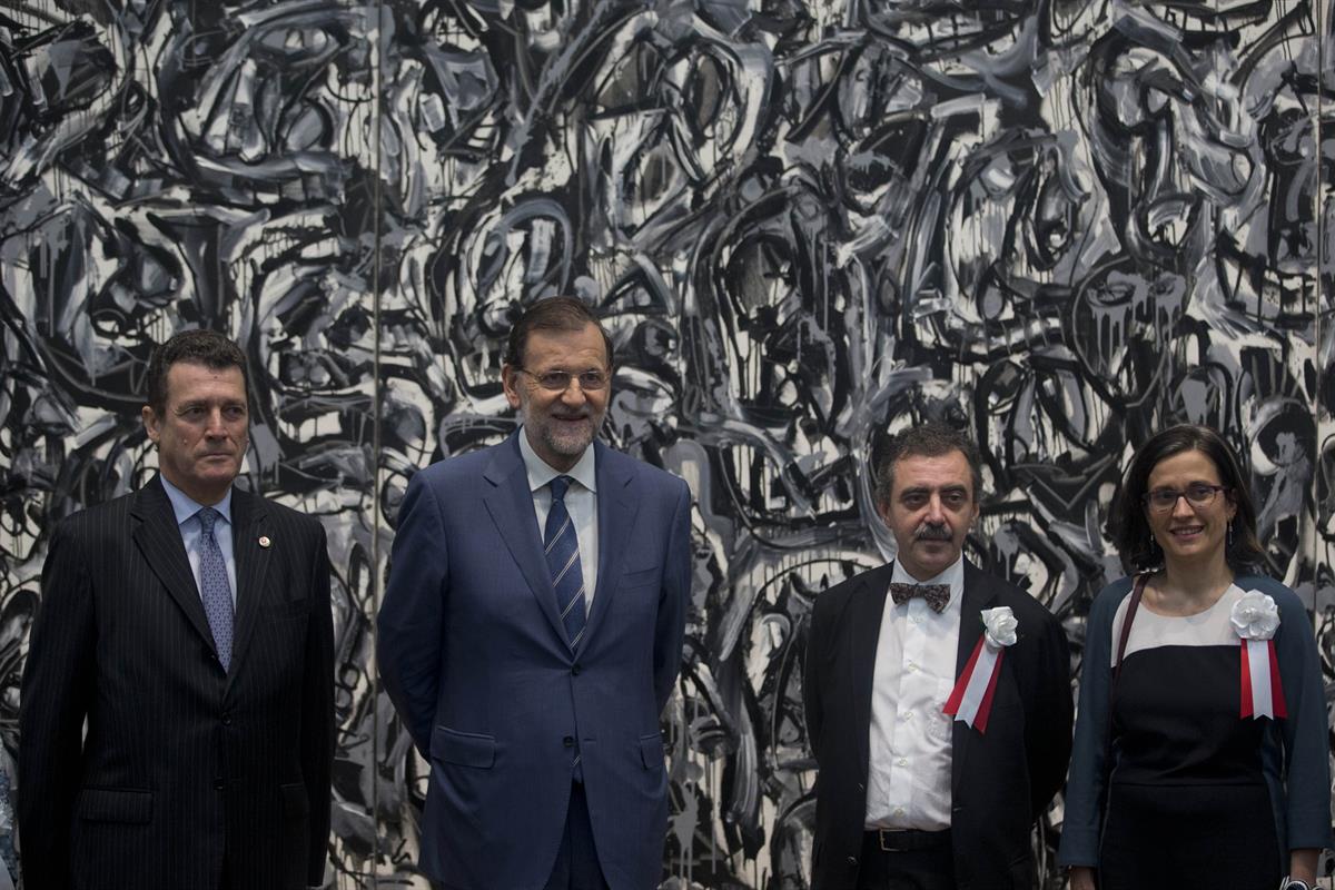 2/10/2013. Viaje del presidente del Gobierno a Japón. El Presidente del Gobierno, Mariano Rajoy, durante su visita a la exposición "Dentro y...