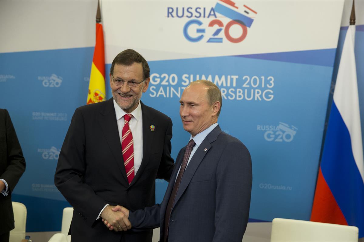 6/09/2013. El presidente asiste a la Cumbre del G20 en San Petersburgo. El presidente del Gobierno, Mariano Rajoy, saluda al presidente de l...