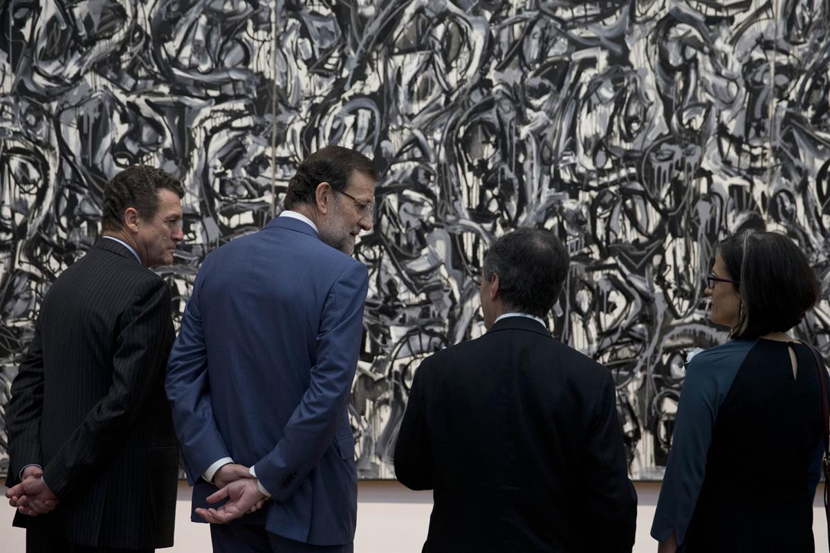 2/10/2013. Viaje del presidente del Gobierno a Japón. El Presidente del Gobierno, Mariano Rajoy, durante su visita a la exposición "Dentro y...