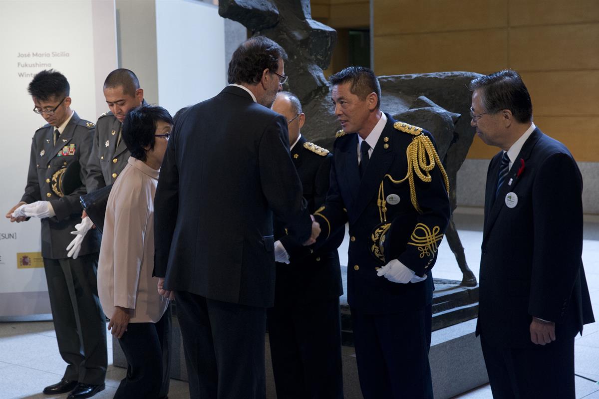 3/10/2013. Viaje del presidente del Gobierno a Japón. El presidente del Gobierno, Mariano Rajoy, durante su visita a Fukushima, donde ha sal...