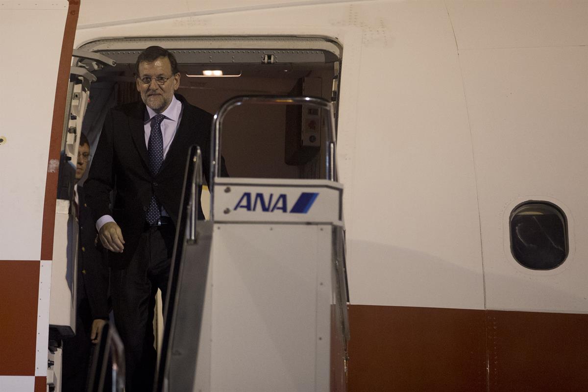 1/10/2013. Viaje del presidente del Gobierno a Japón. El presidente del Gobierno, Mariano Rajoy, a su llegada al Aeropuerto de Haneda en Tokio, Japón.