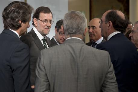 19/06/2013. El presidente del Gobierno presenta el Informe CORA. El presidente del Gobierno, Mariano Rajoy, conversa con algunos de los asis...