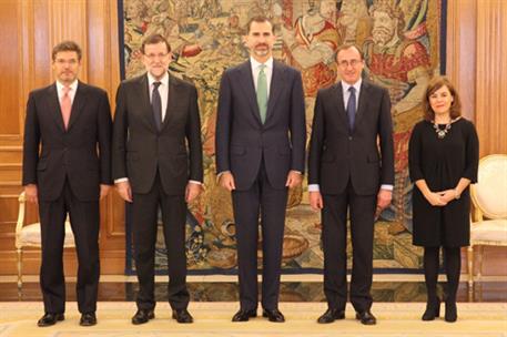 3/12/2014. Rajoy asiste a la jura del cargo de Alfonso Alonso. Su Majestad el Rey junto al presidente del Gobierno, la vicepresidenta del Go...