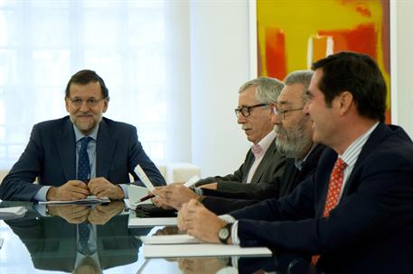 4/12/2014. Rajoy se reúne con los agentes sociales.. El presidente del Gobierno, Mariano Rajoy, junto a la ministra de Empleo y Seguridad So...
