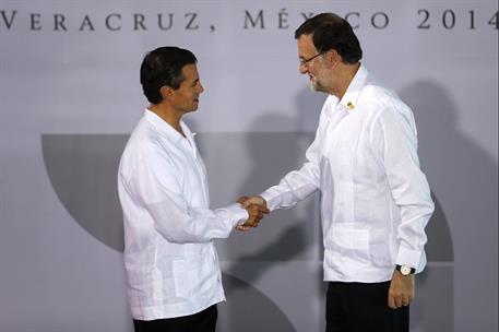 8/12/2014. XXIV Cumbre Iberoamericana. Rajoy y Peña Nieto. Saludo entre el presidente del Gobierno español, Mariano Rajoy, y el presidente d...