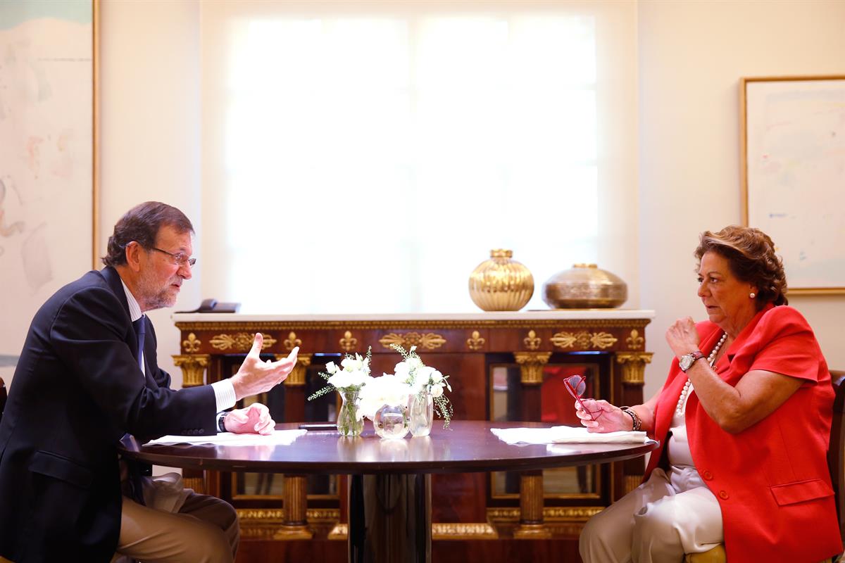 12/09/2014. Rajoy recibe a la alcaldesa de Valencia, Rita Barberá. El presidente del Gobierno, Mariano Rajoy, conversa con la alcaldesa de V...