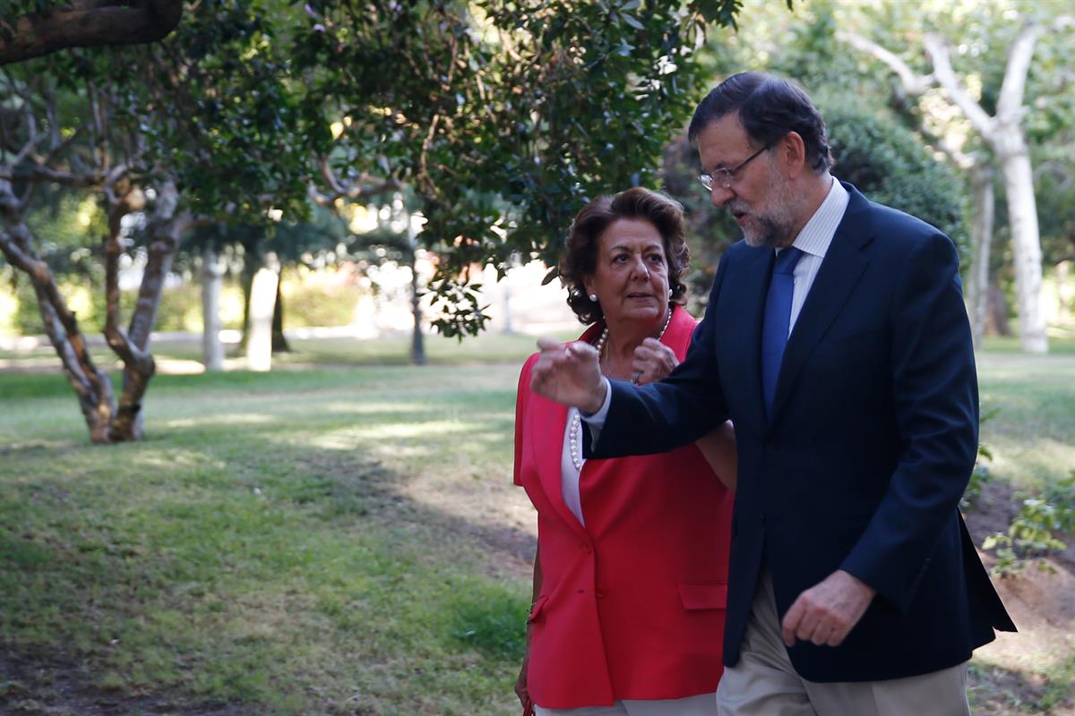 12/09/2014. Rajoy recibe a la alcaldesa de Valencia, Rita Barberá. El presidente del Gobierno, Mariano Rajoy, conversa con la alcaldesa de V...