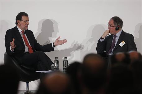 14/10/2014. Rajoy en la conferencia "Restaurando la competitividad". El presidente del Gobierno, Mariano Rajoy, durante el coloquio posterio...