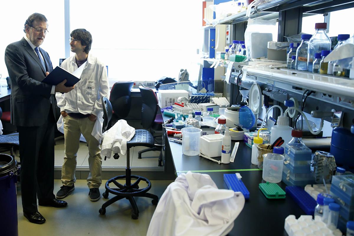 12/06/2014. Rajoy visita el Centro de Investigaciones Cardiovasculares Carlos III. El presidente del Gobierno, Mariano Rajoy, durante su vis...