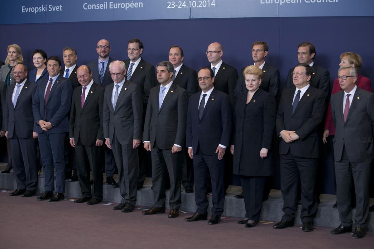 23/10/2014. Rajoy en la foto de familia del Consejo Europeo. El presidente del Gobierno, Mariano Rajoy, en la foto de familia del Consejo Eu...