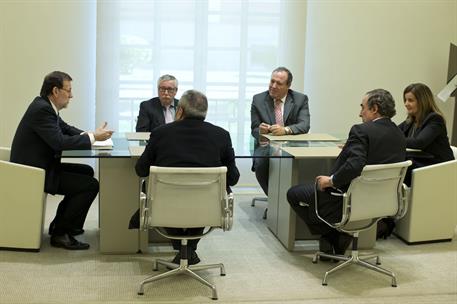 18/03/2014. Rajoy se reúne en La Moncloa con los interlocutores sociales. El presidente del Gobierno, Mariano Rajoy, junto a la ministra de ...