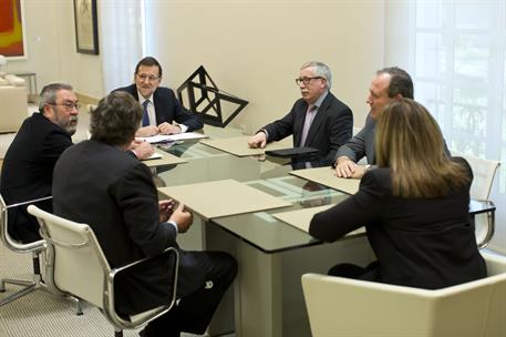 18/03/2014. Rajoy se reúne en La Moncloa con los interlocutores sociales. El presidente del Gobierno, Mariano Rajoy, junto a la ministra de ...