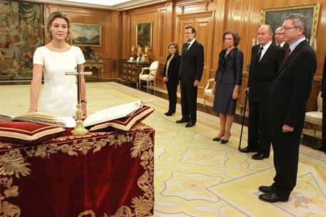 28/04/2014. Rajoy asiste a la jura del cargo de Isabel García Tejerina. El presidente del Gobierno, Mariano Rajoy, ha asistido en el Palacio...