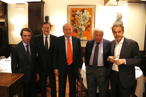 El Rey Juan Carlos, Rajoy, Rodríguez Zapatero, Aznar y González