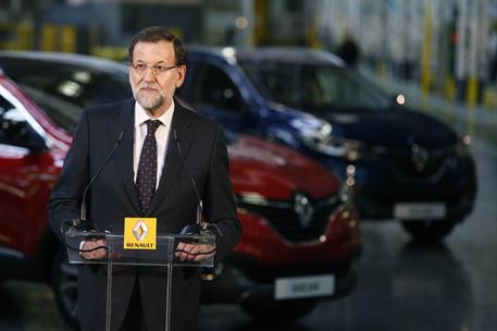 2/03/2015. Visita de Rajoy a la factoría de Renault España. El presidente del Gobierno, Mariano Rajoy, durante su recorrido por la factoría ...