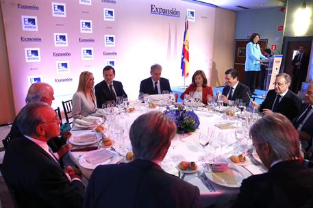2/07/2015. Rajoy asiste al XXIX aniversario del diario 'Expansión'. El presidente del Gobierno, Mariano Rajoy, junto a otros comensales, dur...