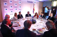 Mariano Rajoy junto a los asistentes al acto (Foto: Pool Moncloa)