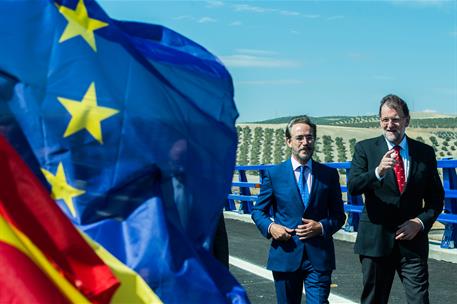2/10/2015. Rajoy inaugura el tramo de la Autovía A-32 (Linares-Ibros). El presidente del Gobierno, Mariano Rajoy, junto al consejero de Fome...