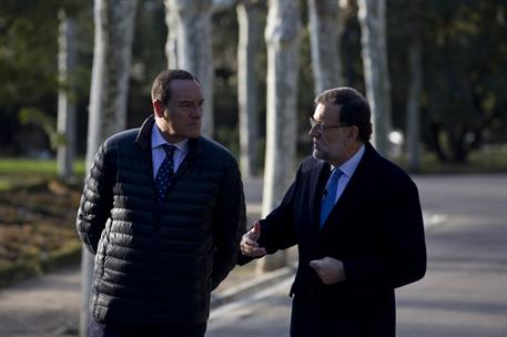 3/12/2015. Rajoy, en el programa "El cascabel" de 13TV. El presidente del Gobierno, Mariano Rajoy, pasea por los jardines de La Moncloa, jun...