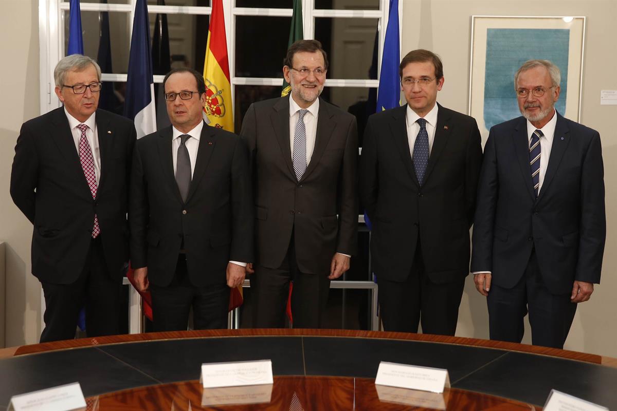 4/03/2015. Cumbre sobre interconexiones energéticas europeas. El presidente del Gobierno, Mariano Rajoy, el presidente de la República Franc...