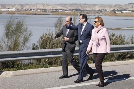 6/03/2015. Rajoy visita la zona de inundaciones del río Ebro. El presidente del Gobierno, Mariano Rajoy, acompañado por la presidenta de Ara...