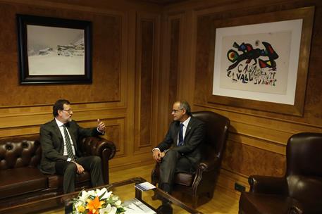 8/01/2015. Viaje del presidente del Gobierno al Principado de Andorra. El presidente del Gobierno, Mariano Rajoy, conversa con el jefe del G...